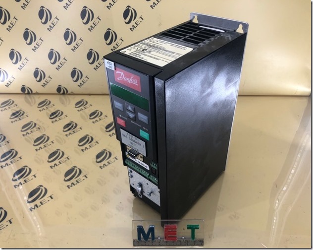 DANFOSS VLT2822PT4B20SBR1DBF00A00C1 (1)