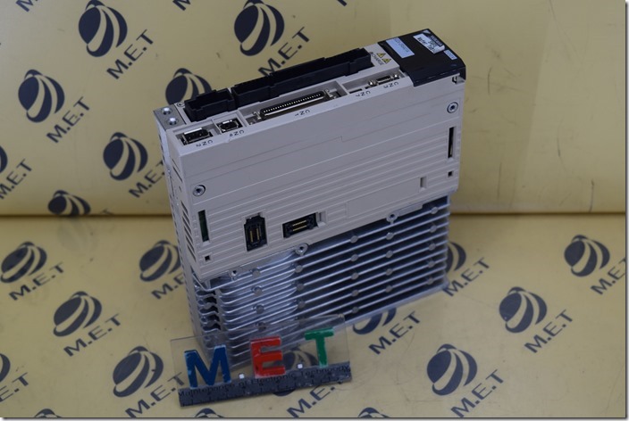 YASKAWA SGDV-2R8A01A (1)