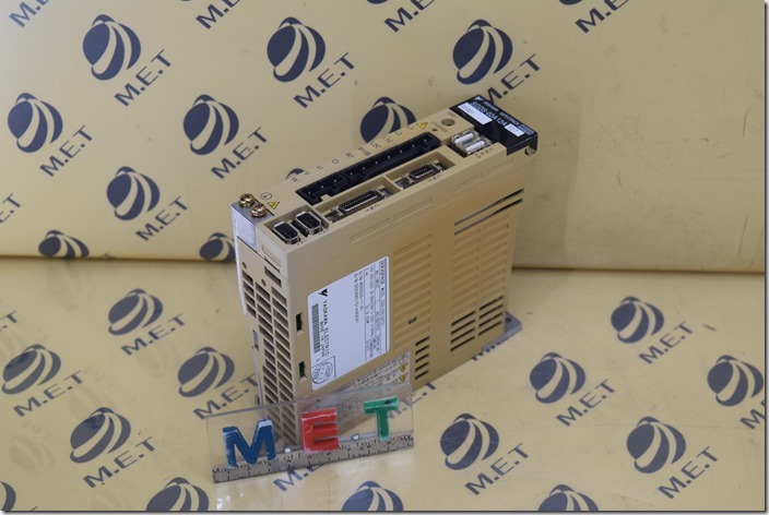 YASKAWA SGDS-02A12AY27 (1)