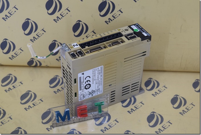 YASKAWA SGDS-02A12AY27 (1)