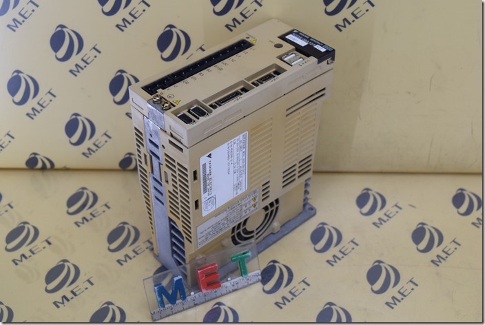 YASKAWA SGDS-08A12AY27 (1)