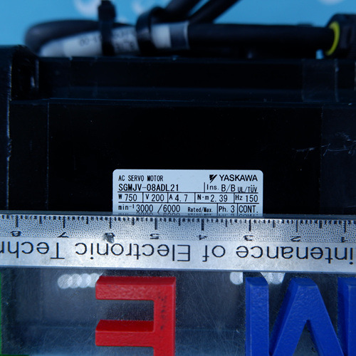 Yaskawa SGMJV-08ADL21 Servomotore CA Usato - Giappone - MOT-I-1009=2J41